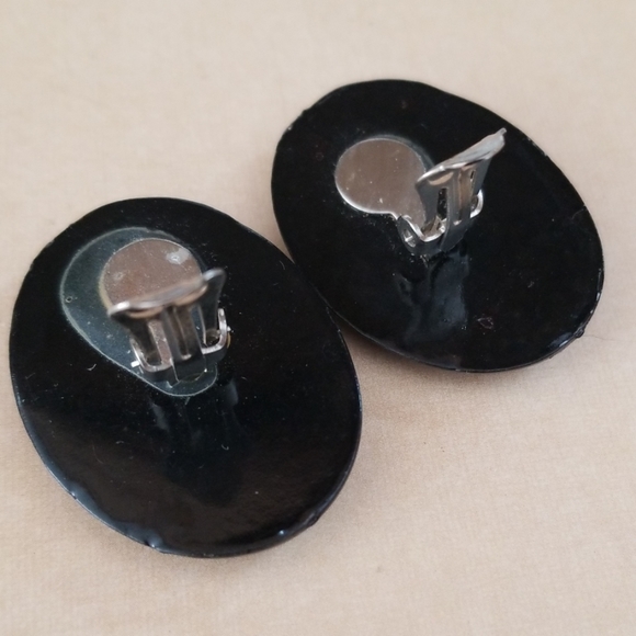 Vintage 1950s Mid Century Black Acrylic Clip Earrings - Picture 9 of 12